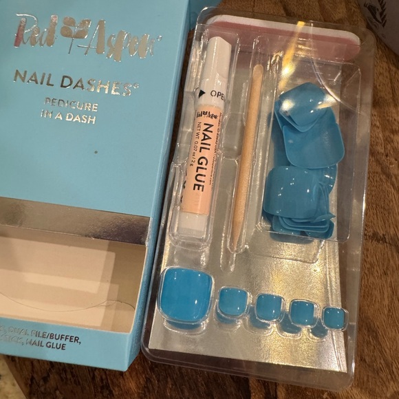 Red Aspen Pedi Nail Dashes in “Mag-netic Blue” - Picture 5 of 6